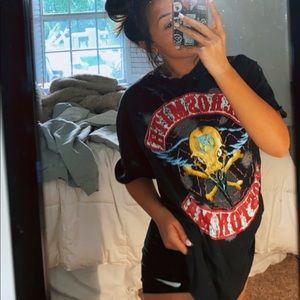 super cute vintage Aerosmith T-shirt!